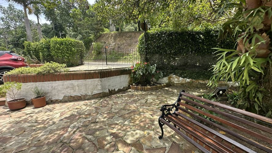 Casa de 4 alcobas en venta en Casiano, Floridablanca, 1685 m² · foto 2 de 11