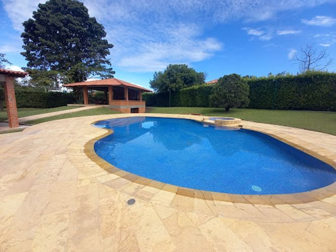 Casa de 4 alcobas en venta en Cerritos, Pereira, 570 m² · foto 2 de 24