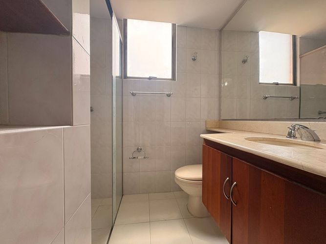 Apartamento de 3 alcobas en arriendo en El Poblado, Medellín, 142 m² · foto 15 de 18