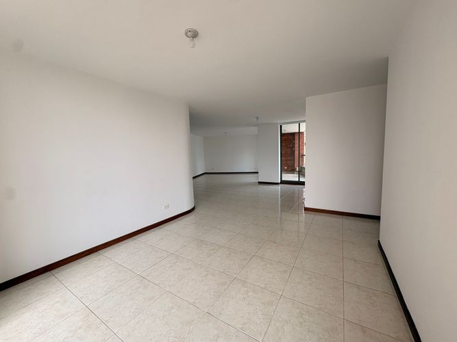 Apartamento de 3 alcobas en arriendo en El Poblado, Medellín, 142 m² · foto 3 de 18