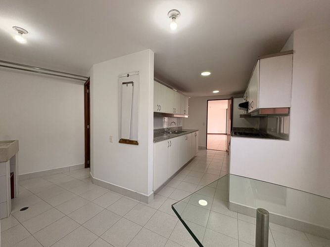 Apartamento de 3 alcobas en arriendo en El Poblado, Medellín, 142 m² · foto 4 de 18