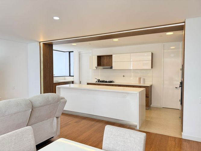 Apartamento de 3 alcobas en arriendo en El Poblado, Medellín, 198 m² · foto 8 de 19
