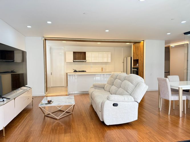 Apartamento de 3 alcobas en arriendo en El Poblado, Medellín, 198 m² · foto 3 de 19