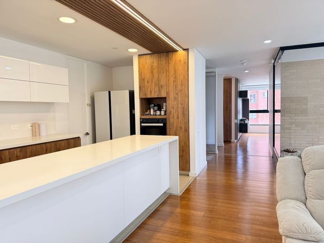 Apartamento de 3 alcobas en arriendo en El Poblado, Medellín, 198 m² · foto 7 de 19
