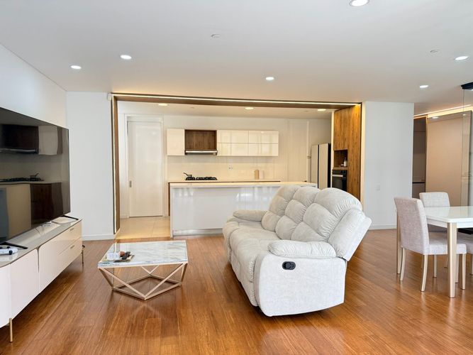 Apartamento de 3 alcobas en arriendo en El Poblado, Medellín, 198 m² · foto 4 de 19