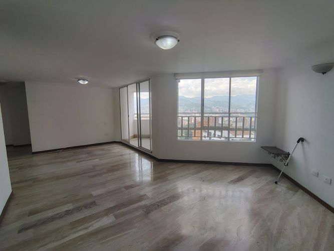 Apartamento de 3 alcobas en arriendo en El Poblado, Medellín, 112 m² · foto 2 de 19