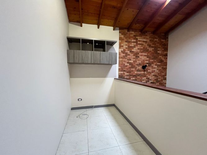 Casa de 4 alcobas en venta en Loma El Atravesado, Envigado, 250 m² · foto 7 de 20
