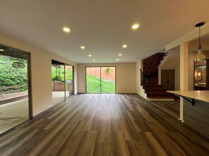 Casa de 4 alcobas en venta en Loma El Atravesado, Envigado, 250 m² · foto 3 de 20