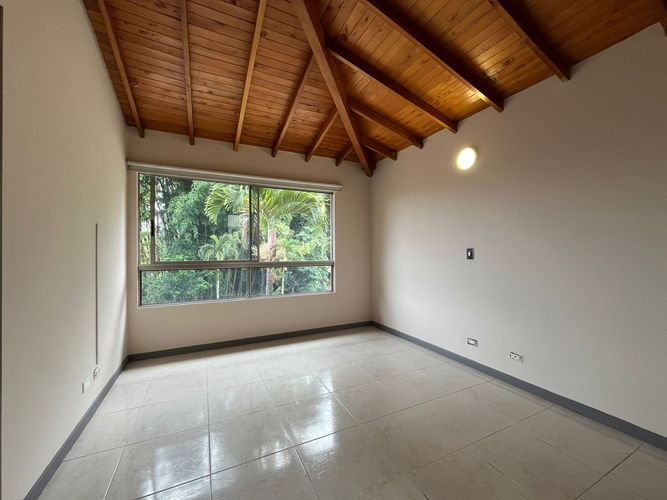 Casa de 4 alcobas en venta en Loma El Atravesado, Envigado, 250 m² · foto 8 de 20