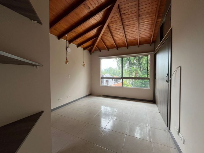 Casa de 4 alcobas en venta en Loma El Atravesado, Envigado, 250 m² · foto 12 de 20