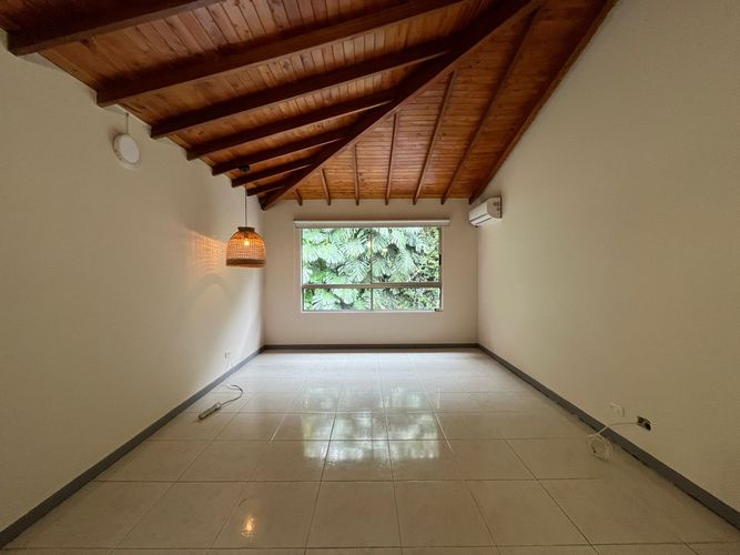Casa de 4 alcobas en venta en Loma El Atravesado, Envigado, 250 m² · foto 14 de 20