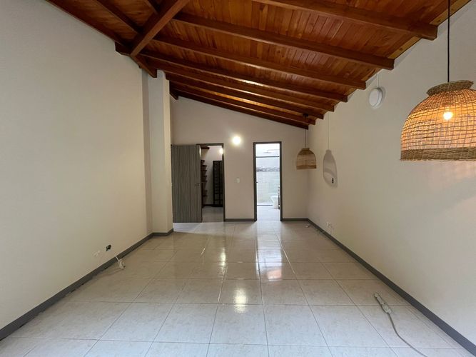 Casa de 4 alcobas en venta en Loma El Atravesado, Envigado, 250 m² · foto 15 de 20