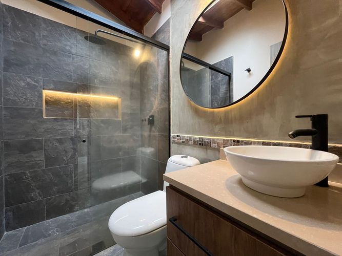 Casa de 4 alcobas en venta en Loma El Atravesado, Envigado, 250 m² · foto 17 de 20