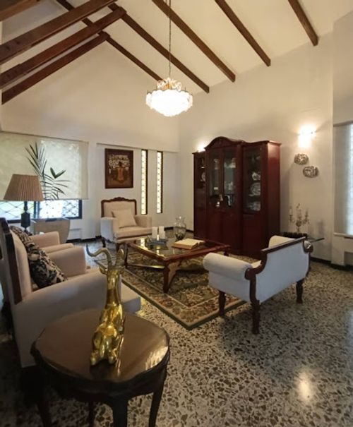 Casa de 5 alcobas en venta en Ciudad Jardin, Cali, 496 m² · foto 2 de 24