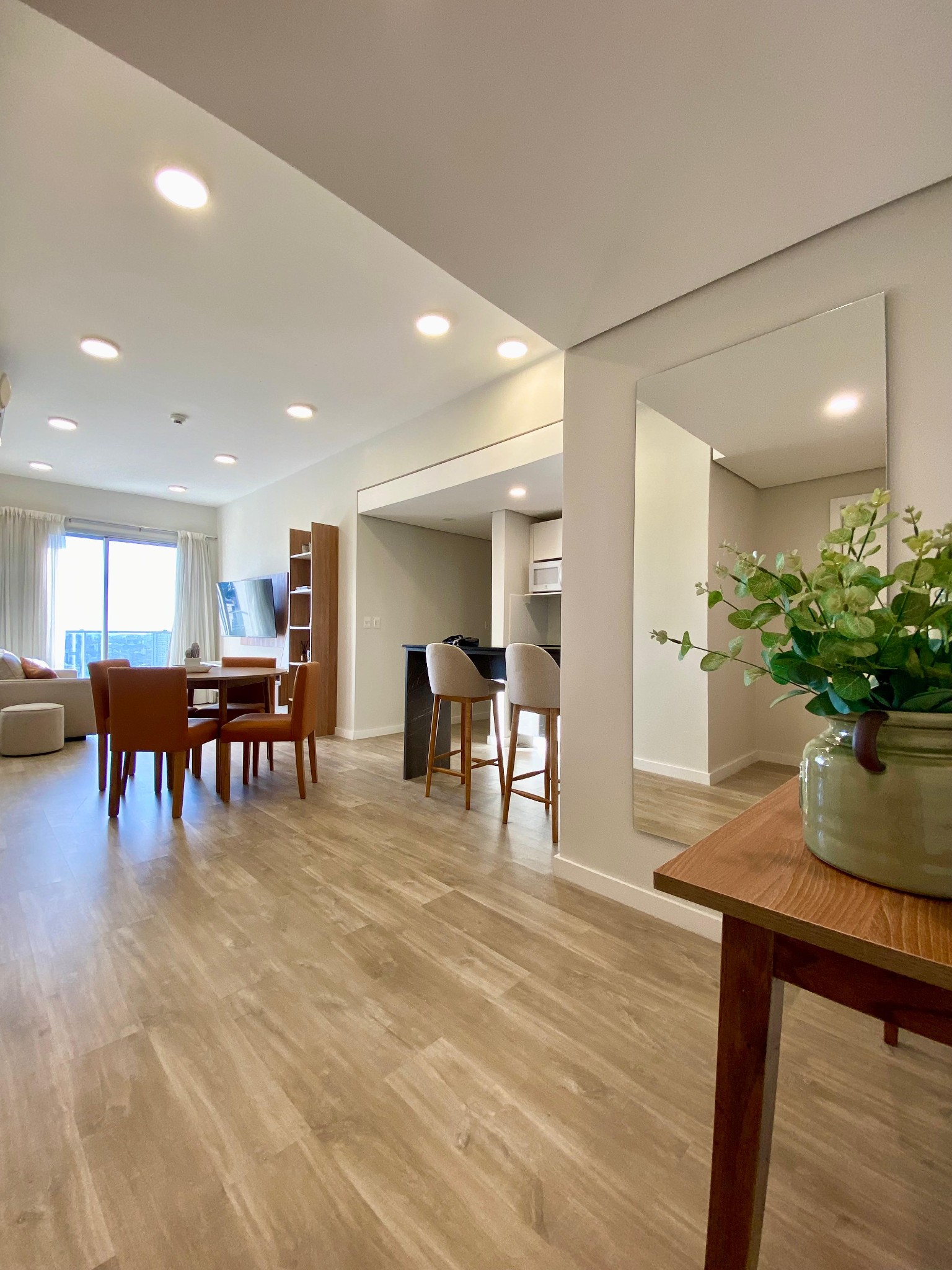 EN VENTA EXCLUSIVO DEPARTAMENTO AMOBLADO - PISO 25 SOBRE MOLAS LOPEZ — foto 2