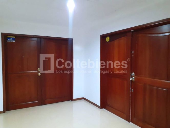 Oficina en arriendo en La Aguacatala, Medellín, 245 m² · foto 2 de 24