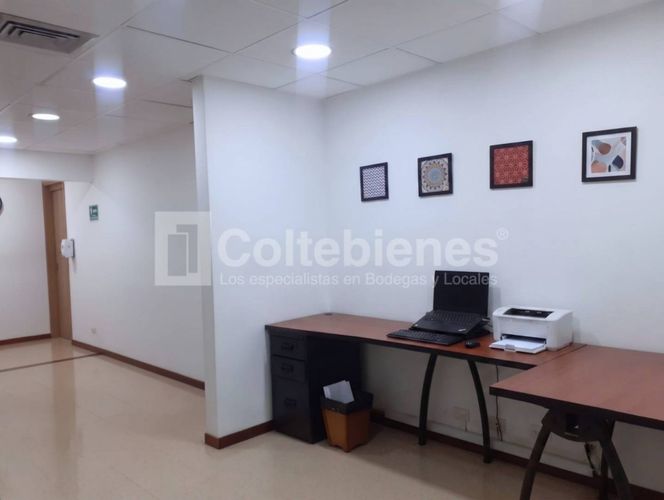 Oficina en arriendo en La Aguacatala, Medellín, 245 m² · foto 3 de 24