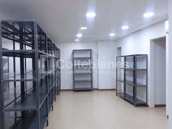 Oficina en arriendo en La Aguacatala, Medellín, 245 m² · foto 9 de 24