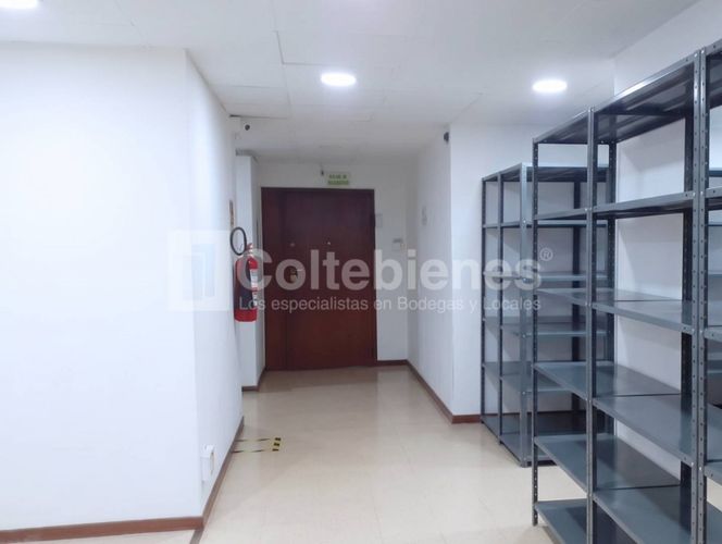 Oficina en arriendo en La Aguacatala, Medellín, 245 m² · foto 11 de 24