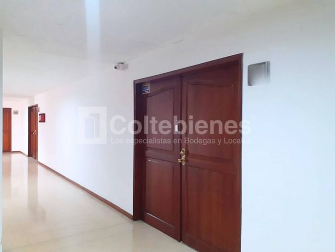 Oficina en arriendo en La Aguacatala, Medellín, 245 m² · foto 22 de 24