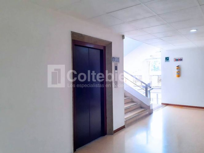 Oficina en arriendo en La Aguacatala, Medellín, 245 m² · foto 23 de 24