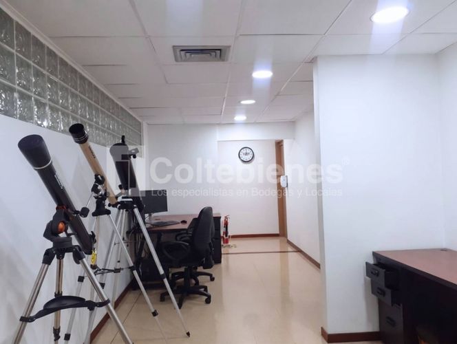 Oficina en arriendo en La Aguacatala, Medellín, 113 m² · foto 2 de 9
