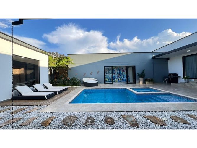 Casa de 5 alcobas en venta en El Carmen de Viboral, 918 m² · foto 4 de 24