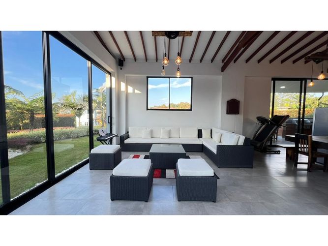 Casa de 5 alcobas en venta en El Carmen de Viboral, 918 m² · foto 5 de 24