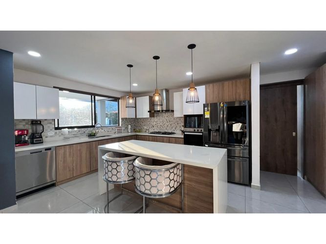 Casa de 5 alcobas en venta en El Carmen de Viboral, 918 m² · foto 8 de 24