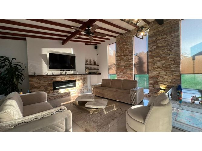 Casa de 5 alcobas en venta en El Carmen de Viboral, 918 m² · foto 9 de 24