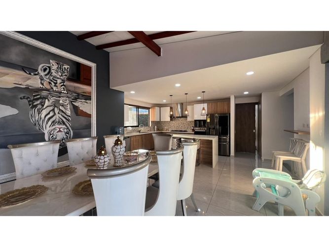 Casa de 5 alcobas en venta en El Carmen de Viboral, 918 m² · foto 10 de 24