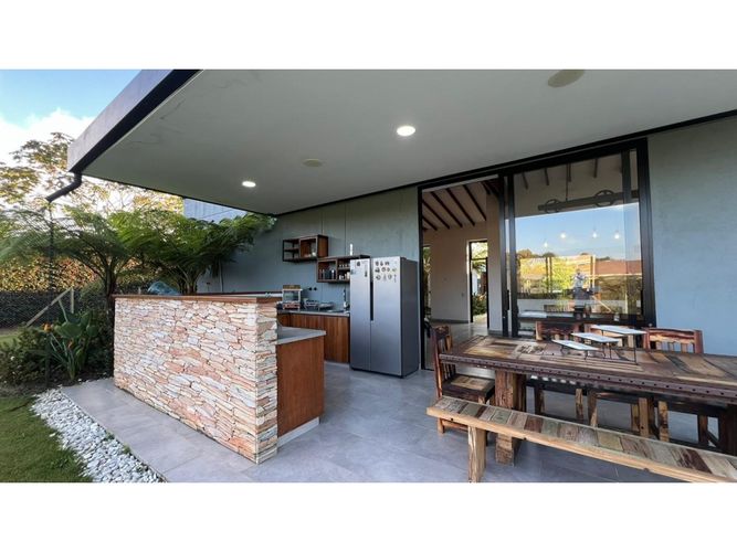 Casa de 5 alcobas en venta en El Carmen de Viboral, 918 m² · foto 15 de 24
