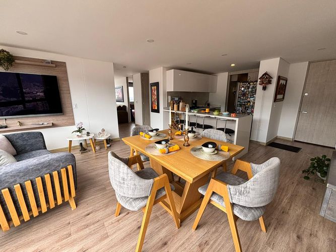 Apartamento de 2 alcobas en venta en Cedritos, Bogotá, 81 m² · foto 2 de 24
