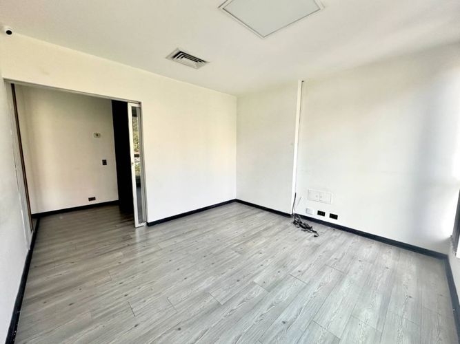 Oficina en arriendo en El Tesoro, Medellín, 29 m² · foto 2 de 7