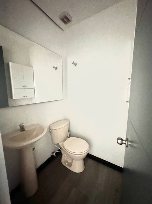 Oficina en arriendo en El Tesoro, Medellín, 29 m² · foto 6 de 7