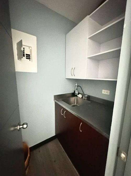 Oficina en arriendo en El Tesoro, Medellín, 29 m² · foto 7 de 7
