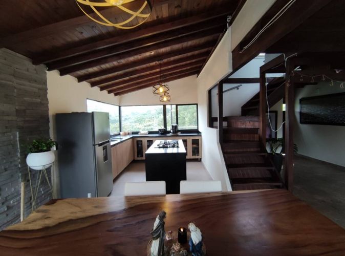 Casa de 3 alcobas en venta en Santa Elena, Medellín, 160 m² · foto 10 de 14