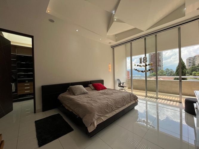 Casa de 5 alcobas en venta en El Poblado, Medellín, 960 m² · foto 13 de 20