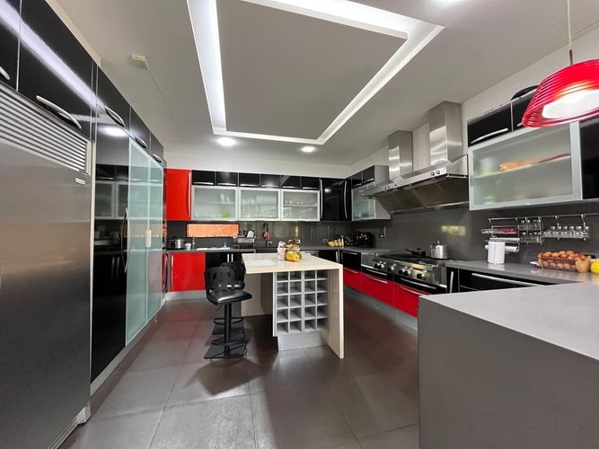 Casa de 5 alcobas en venta en El Poblado, Medellín, 960 m² · foto 5 de 20
