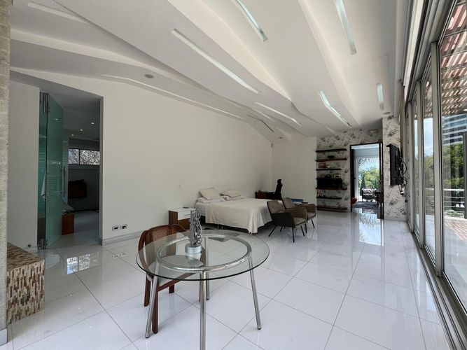Casa de 5 alcobas en venta en El Poblado, Medellín, 960 m² · foto 9 de 20