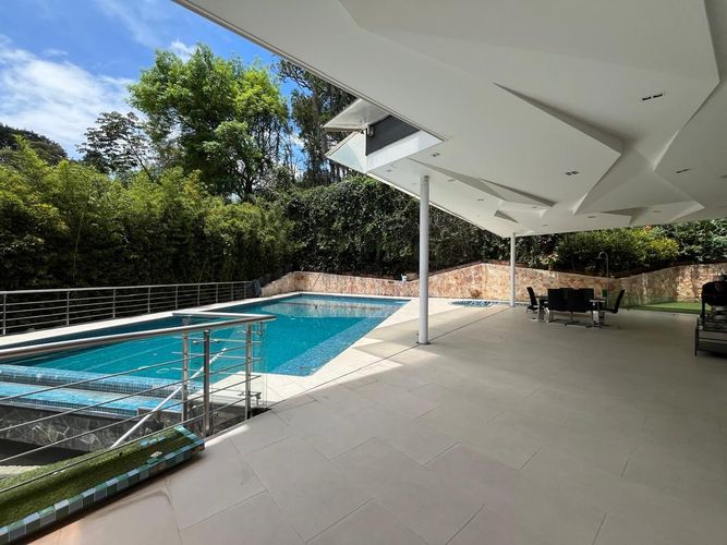Casa de 5 alcobas en venta en El Poblado, Medellín, 960 m² · foto 19 de 20