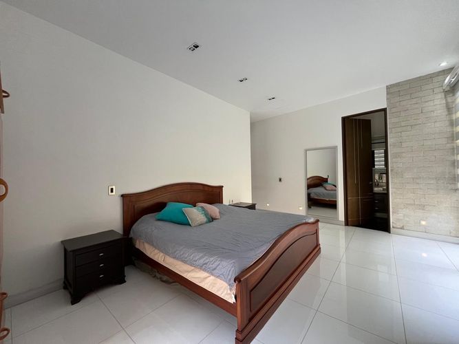 Casa de 5 alcobas en venta en El Poblado, Medellín, 960 m² · foto 14 de 20