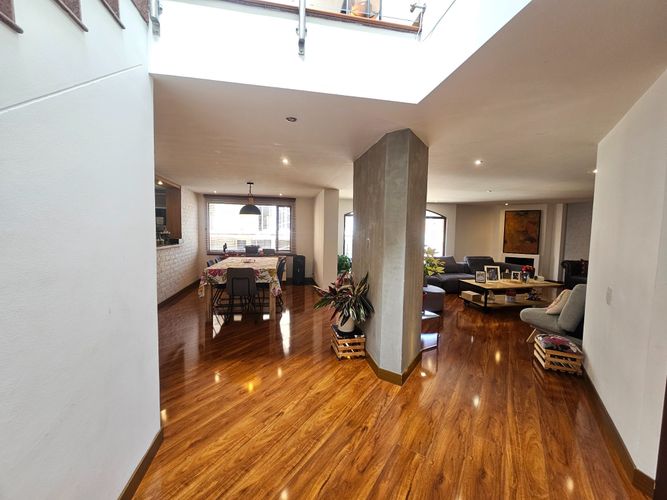 Apartamento de 4 alcobas en venta en San Patricio, Bogotá, 233 m² · foto 7 de 17