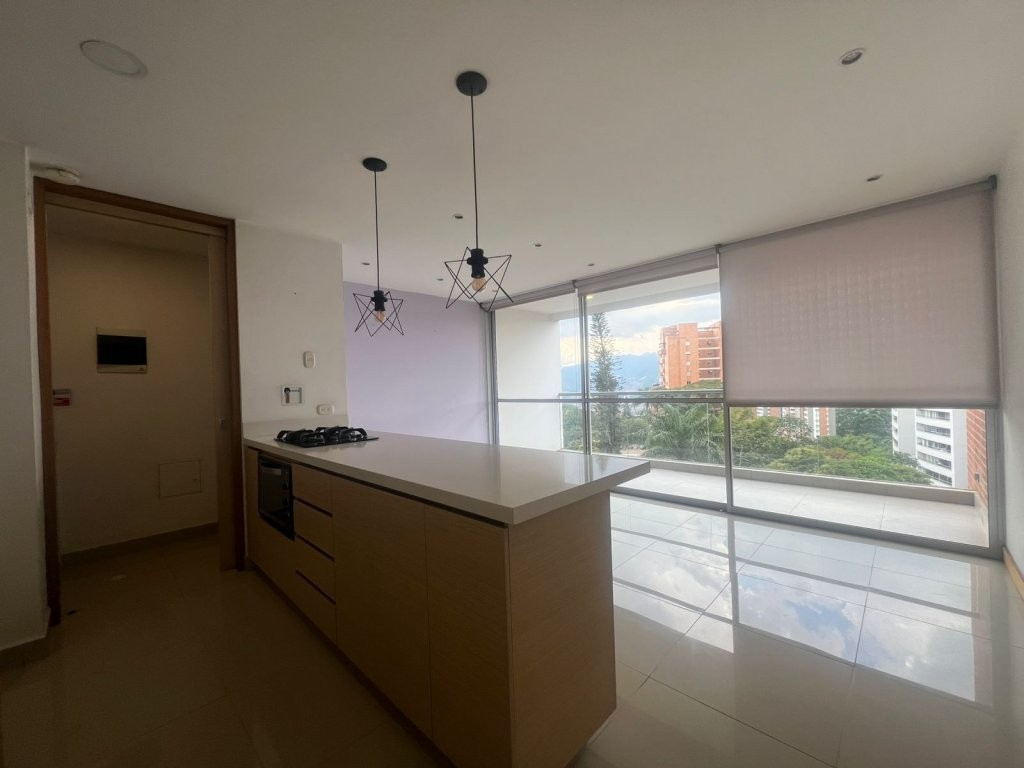 Apartamento en venta en Loma Del Chocho, Envigado · foto 2 de 16