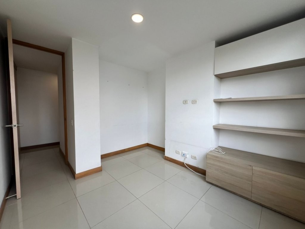 Apartamento en venta en Loma Del Chocho, Envigado · foto 9 de 16