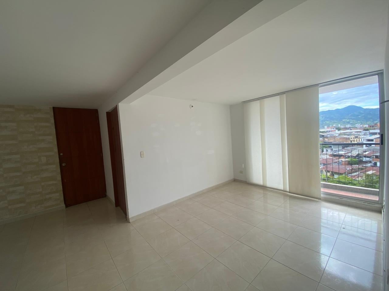 Apartamento en venta en Pinares, Pereira · foto 3 de 13