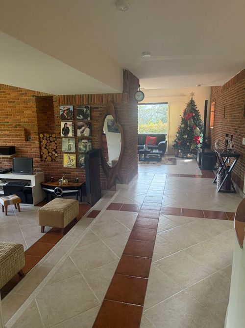Casa de 5 alcobas en venta en Lagos De Torca, Bogotá, 520 m² · foto 2 de 23