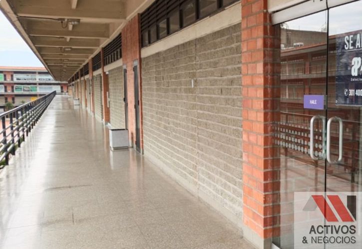 Oficina en arriendo en El Poblado, Medellín, 462 m² · foto 2 de 7