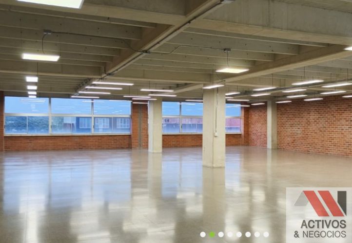 Oficina en arriendo en El Poblado, Medellín, 462 m² · foto 3 de 7