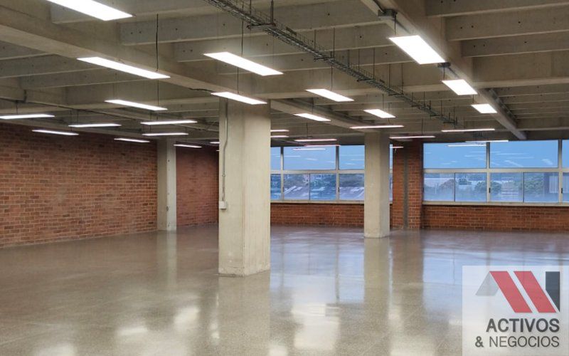 Oficina en arriendo en El Poblado, Medellín, 462 m² · foto 4 de 7
